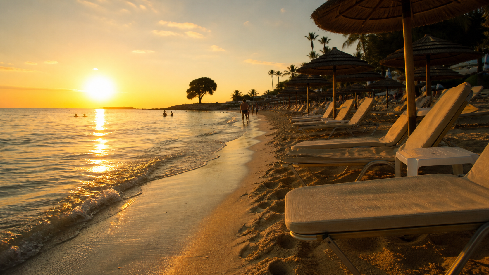 Chypre plage Fig Tree Bay : sable et eau turquoise au golden hour